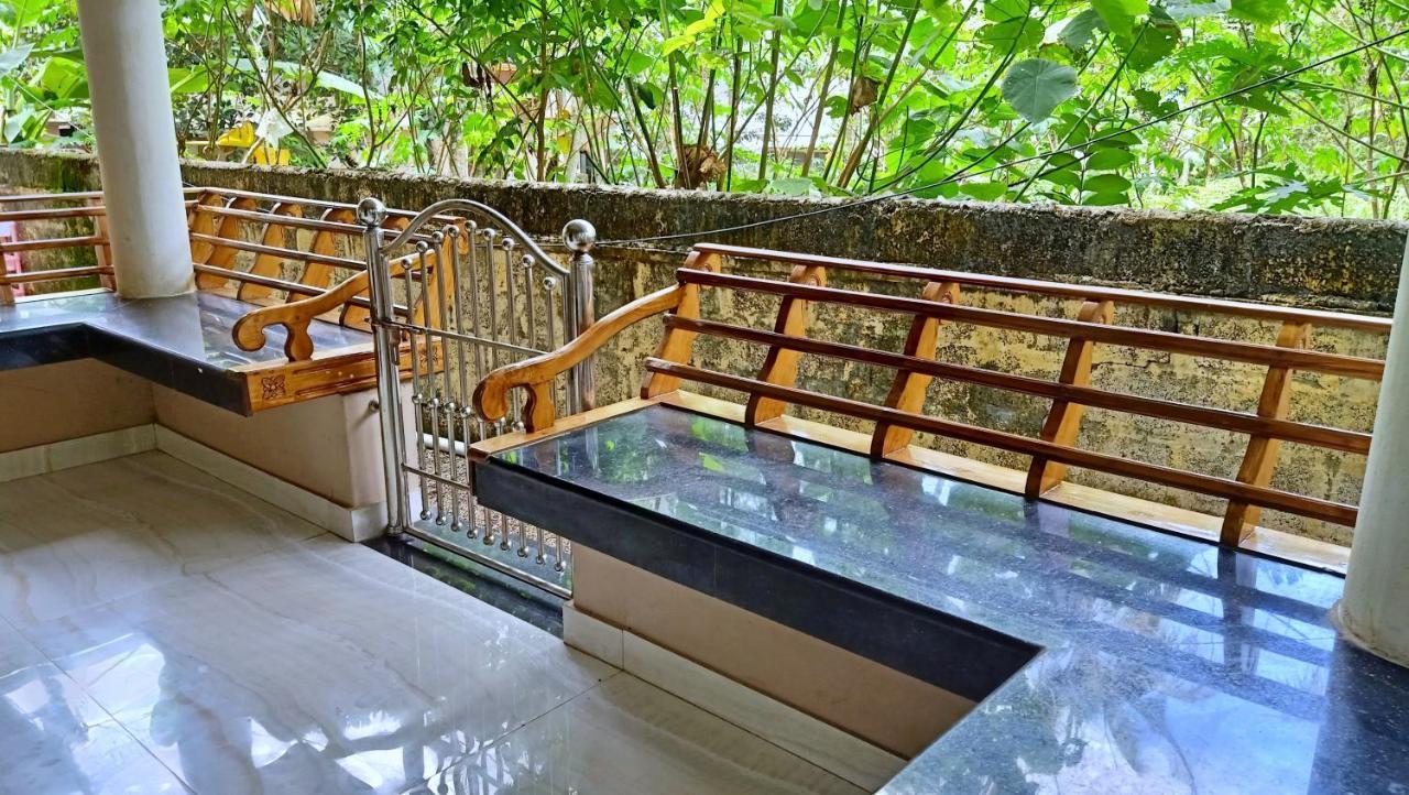 Gypsy Walker Hotel Varkala Bagian luar foto